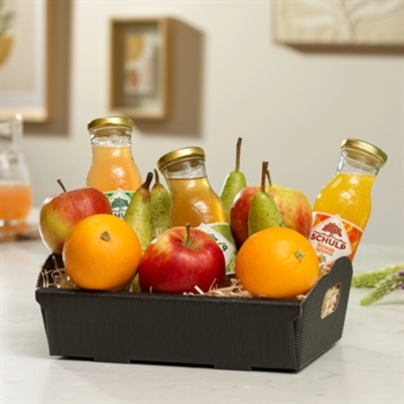 Luxe fruitmand met vers fruit en 3 flessen sap
