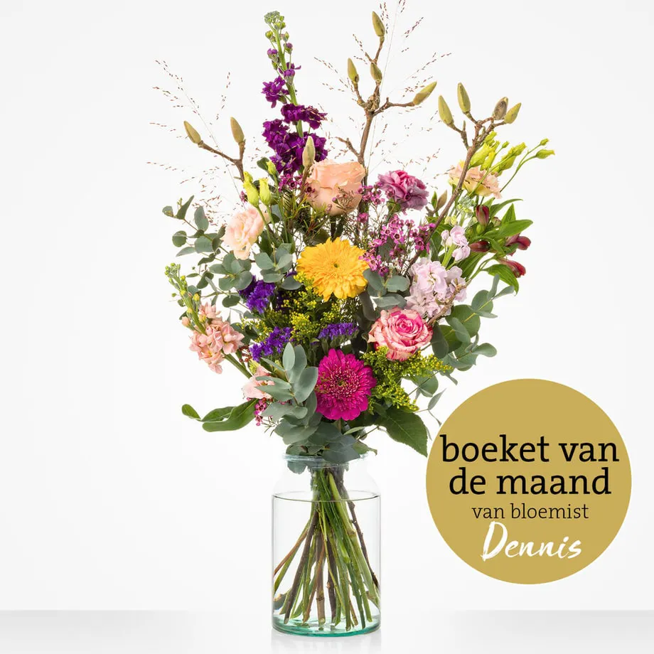 Maandboeket maart met o.a. gerbera, rozen en eucalyptus
